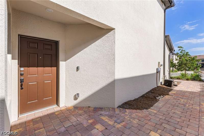 3 bedroom Townhouse at 1682 Lake Jessup Cir, Sawgrass At Coral Lakes, Cape Coral — photo 3