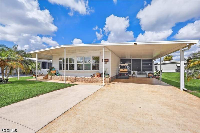 2 bedroom ManufacturedHome at 633 Forest Palm Ct, Forest Park Mobile Home, North Fort Myers — photo 2