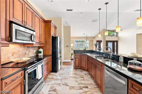 6037 Birnam Wood Ln, Fort Myers FL - photo 7 of 30