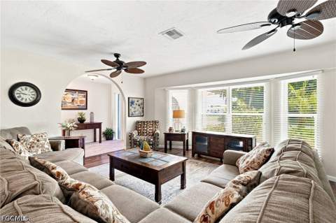 6829 Carmelle Dr, Fort Myers FL - photo 10 of 40