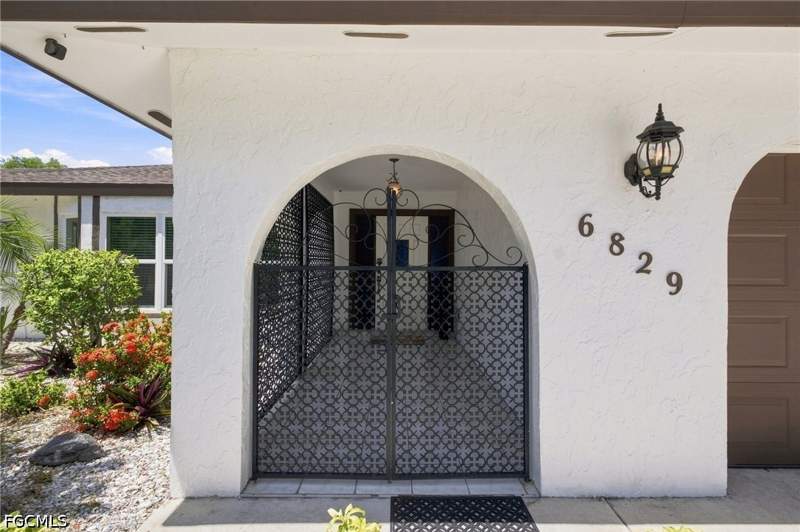 3 bedroom SingleFamilyResidence at 6829 Carmelle Dr, Coronado Moors, Fort Myers — photo 2