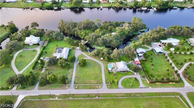 3 bedroom SingleFamilyResidence at 3200 Fort Denaud Rd, Labelle, Labelle — photo 2