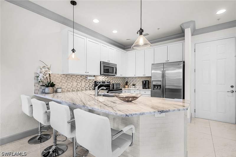 3 bedroom Townhouse at 9108 Capistrano St S 7405, Ole, Naples — photo 4