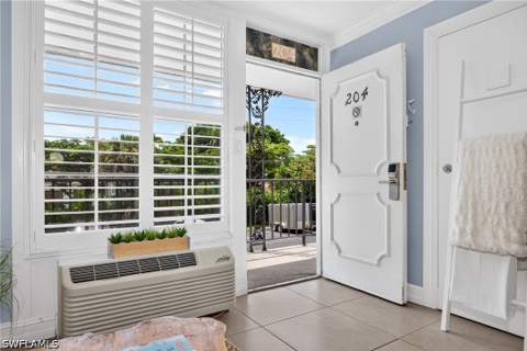 2555 9th St N 204, Naples FL - photo 13 of 29