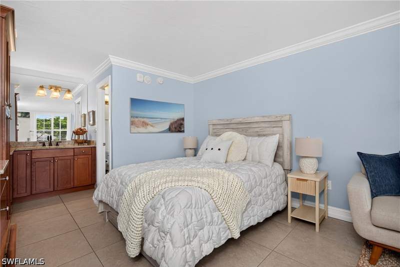 bedroom Condominium at 2555 9th St N 204, Gulfcoast Inn Of Naples, Naples — photo 4