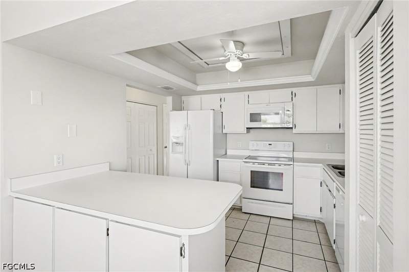 2 bedroom Condominium at 4528 SE 5th Pl 8, Aniron Condominium, Cape Coral — photo 2