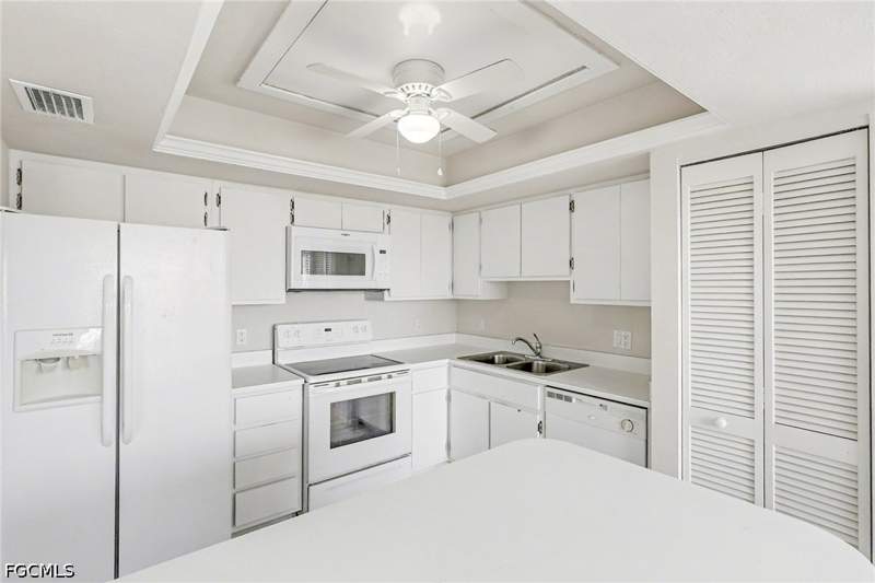 2 bedroom Condominium at 4528 SE 5th Pl 8, Aniron Condominium, Cape Coral — photo 3