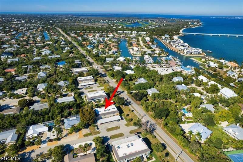 1 bedroom Condominium at 601 Periwinkle Way D-7, Captains Walk, Sanibel — photo 4