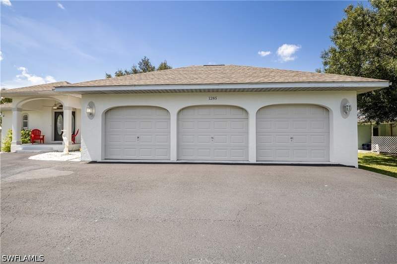 3 bedroom SingleFamilyResidence at 1285 Driftwood Dr, Charlau Channels, North Fort Myers — photo 4
