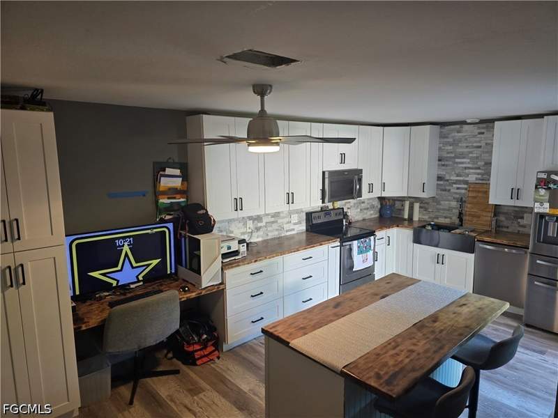 2 bedroom SingleFamilyResidence at 5240 Cedarbend Dr 3, Village Of Cedarbend, Fort Myers — photo 3