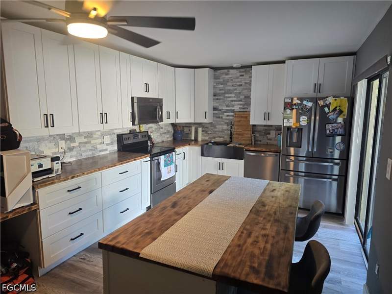 2 bedroom SingleFamilyResidence at 5240 Cedarbend Dr 3, Village Of Cedarbend, Fort Myers — photo 4