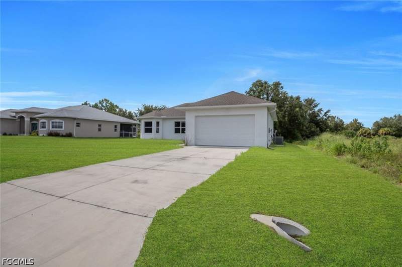 3 bedroom SingleFamilyResidence at 856 William Denver St, Lehigh Acres, Lehigh Acres — photo 2