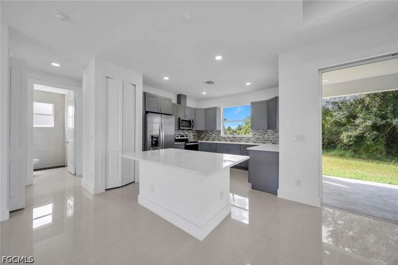 3 bedroom SingleFamilyResidence at 856 William Denver St, Lehigh Acres, Lehigh Acres — photo 5