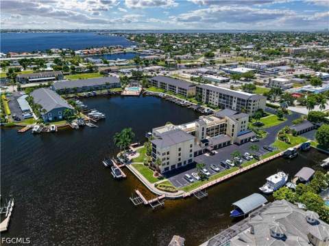 4647 SE 17th Pl 105, Cape Coral FL - photo 15 of 39