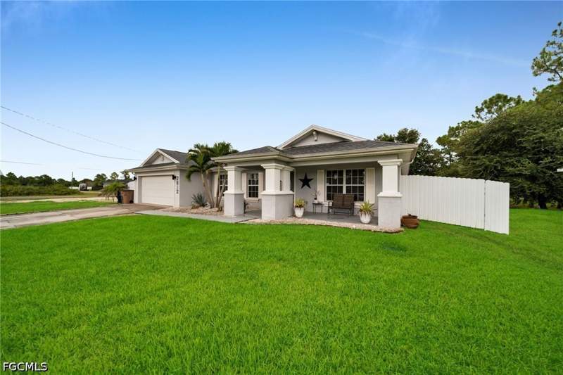 3 bedroom SingleFamilyResidence at 2812 Karen Ave N, Lehigh Acres, Lehigh Acres — photo 3