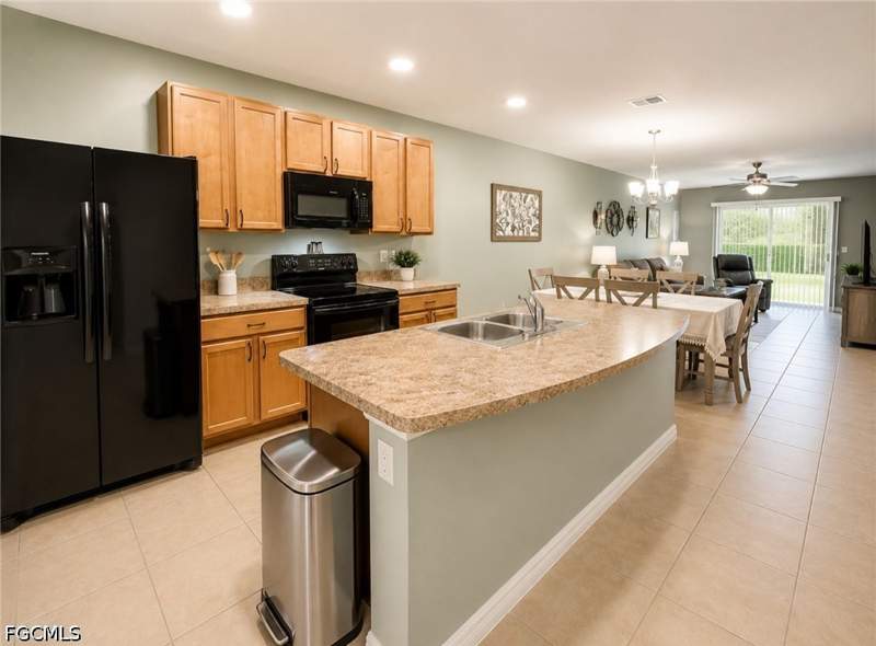 2 bedroom Attached at 10716 Crossback Ln, Marblebrook, Lehigh Acres — photo 3