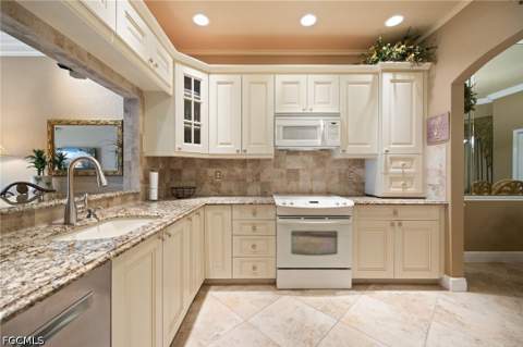 18092 San Carlos Blvd 915, Fort Myers Beach FL - photo 21 of 48