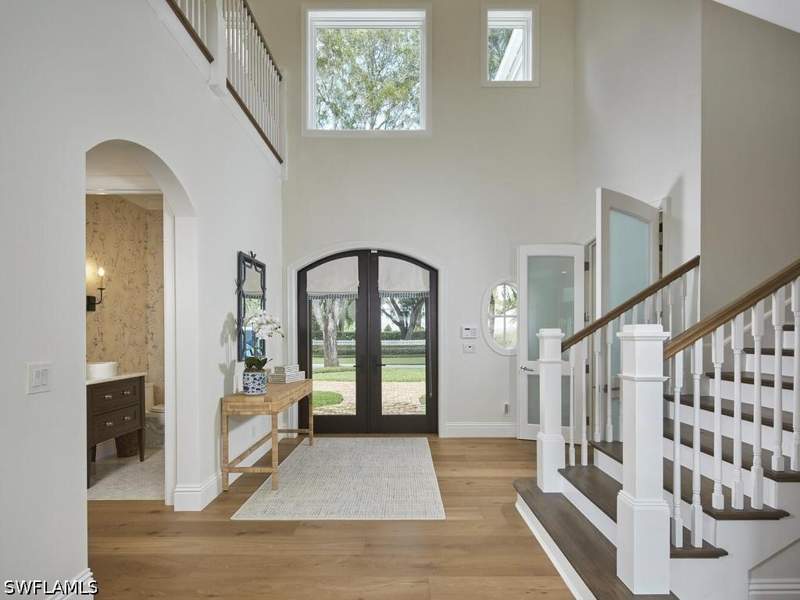 4 bedroom SingleFamilyResidence at 570 2nd Ave N, Olde Naples, Naples — photo 3