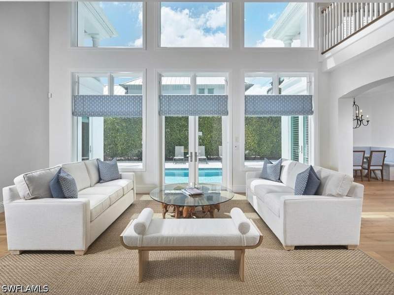4 bedroom SingleFamilyResidence at 570 2nd Ave N, Olde Naples, Naples — photo 4