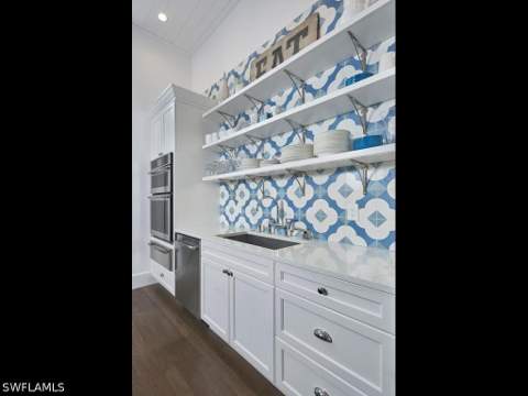 430 10th Ave S 305, Naples FL - photo 9 of 32