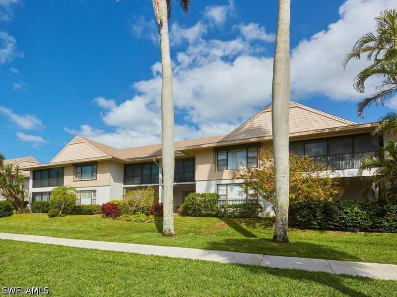 2 bedroom Condominium at 415 10th Ave S 7, Holly Lee, Naples — photo 2