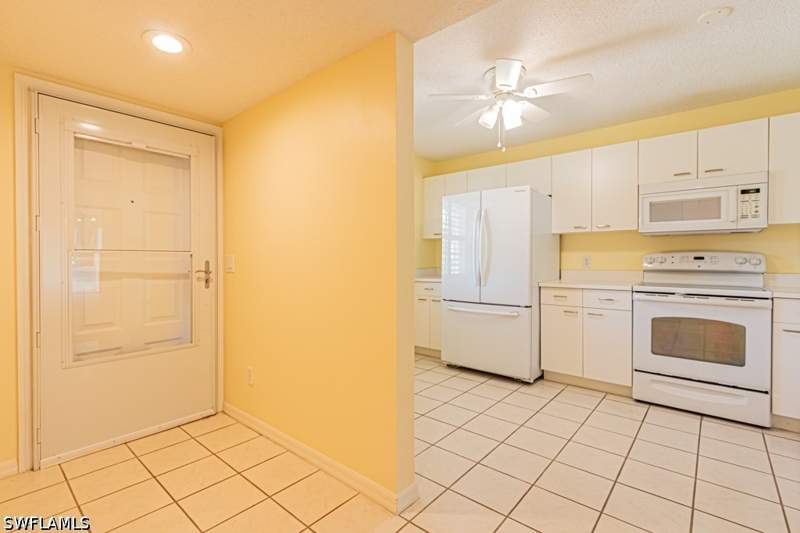 2 bedroom Condominium at 7768 Jewel Ln 102, Villages At Emerald Lakes, Naples — photo 5
