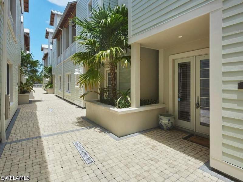 3 bedroom Condominium at 1001 10th Ave S D2, Olde Naples Seaport, Naples — photo 2