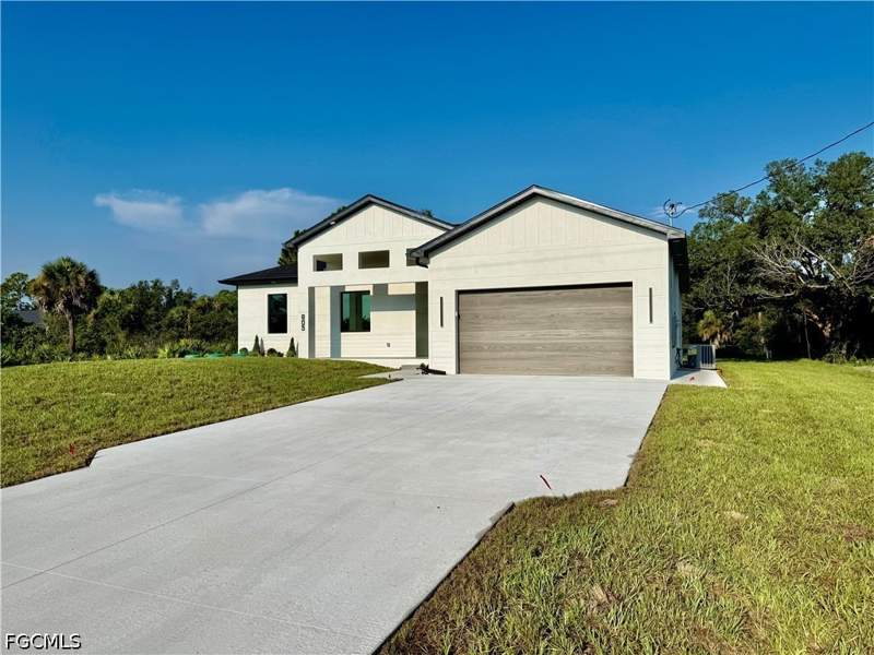 4 bedroom SingleFamilyResidence at 805 Lincoln Ave, Lehigh Acres, Lehigh Acres — photo 2