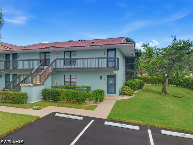 2 bedroom Condominium at 27 Greenbrier St 109, Mariner Apts Marco Island, Marco Island — photo 2
