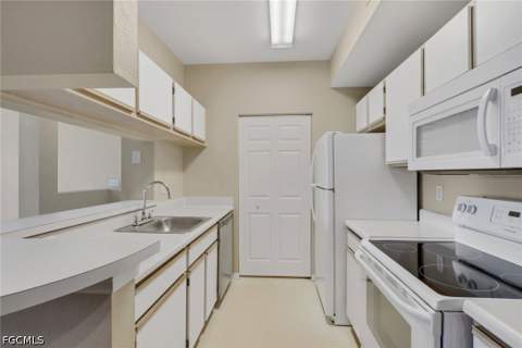 6321 Aragon Way 206, Fort Myers FL - photo 19 of 38
