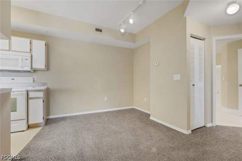 6321 Aragon Way 206, Fort Myers FL - photo 9 of 38