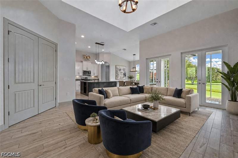 3 bedroom SingleFamilyResidence at 18111 Riverchase Ct, Riverwind Cove, Alva — photo 4