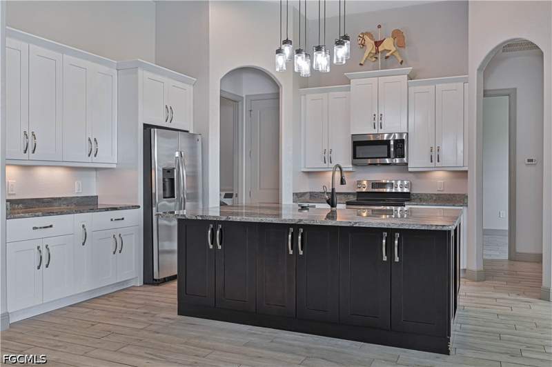 3 bedroom SingleFamilyResidence at 18111 Riverchase Ct, Riverwind Cove, Alva — photo 5