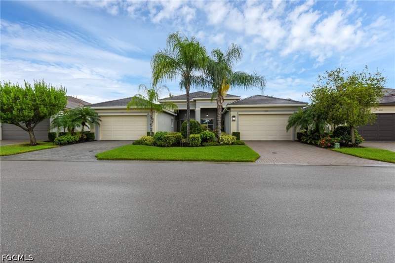2 bedroom Attached at 16318 Vivara Pl, Valencia Bonita, Bonita Springs — photo 4