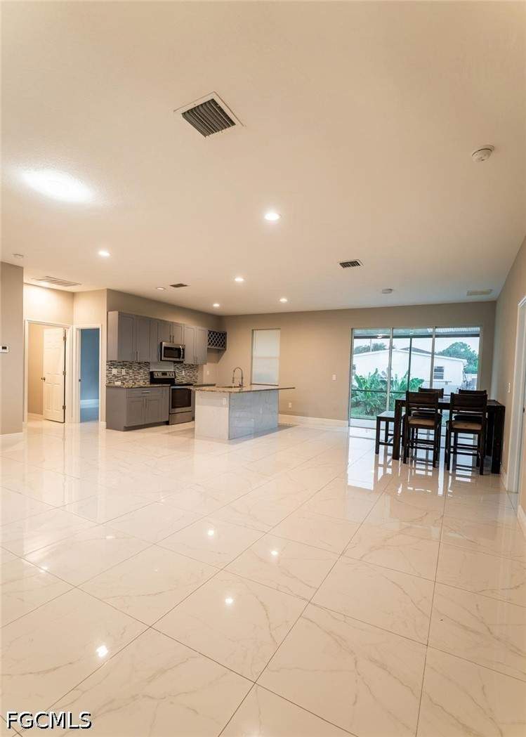 3 bedroom SingleFamilyResidence at 2917 5th St SW, Lehigh Acres, Lehigh Acres — photo 4