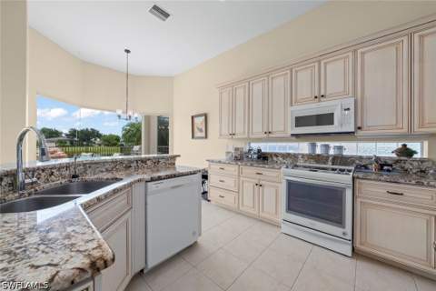 7904 Glenfinnan Cir, Fort Myers FL - photo 16 of 43
