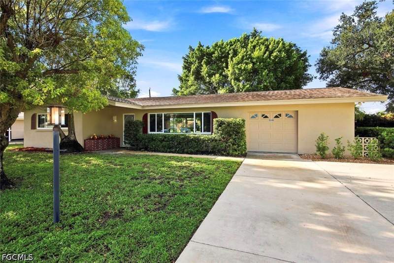 2 bedroom SingleFamilyResidence at 2248 Ivy Ave, Fort Myers Villas, Fort Myers — photo 2