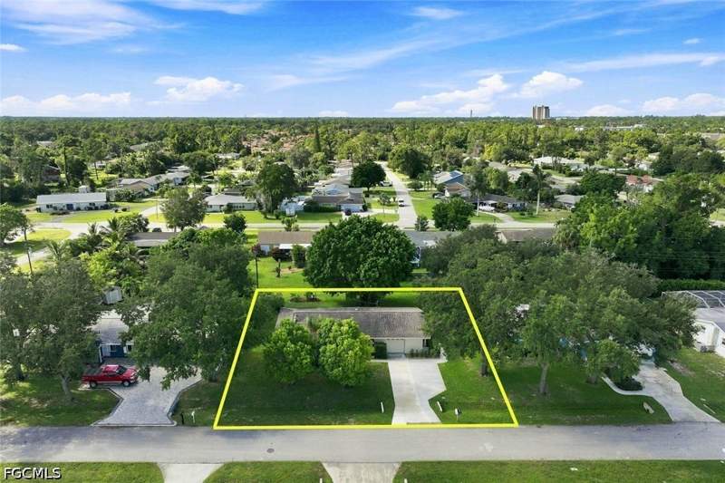 2 bedroom SingleFamilyResidence at 2248 Ivy Ave, Fort Myers Villas, Fort Myers — photo 5