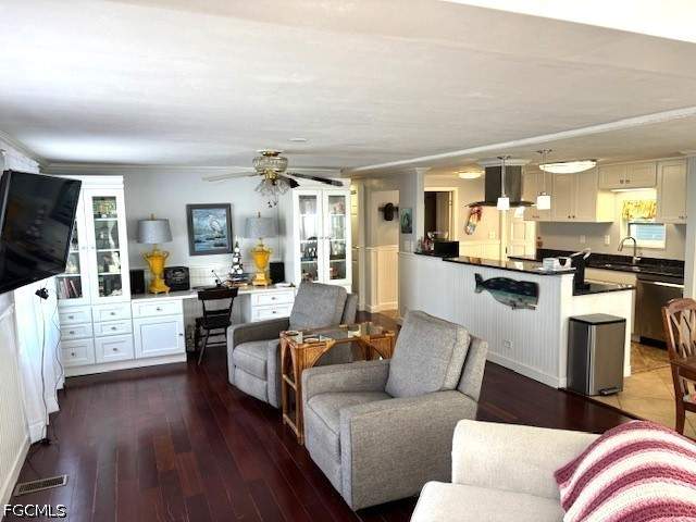2 bedroom ManufacturedHome at 309 Shoreland Dr W, Orange Harbor Mobile Home Park, Fort Myers — photo 2