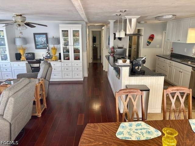 2 bedroom ManufacturedHome at 309 Shoreland Dr W, Orange Harbor Mobile Home Park, Fort Myers — photo 4