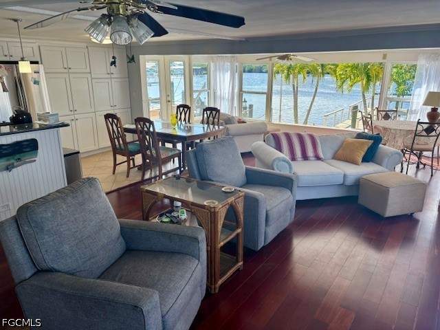2 bedroom ManufacturedHome at 309 Shoreland Dr W, Orange Harbor Mobile Home Park, Fort Myers — photo 5