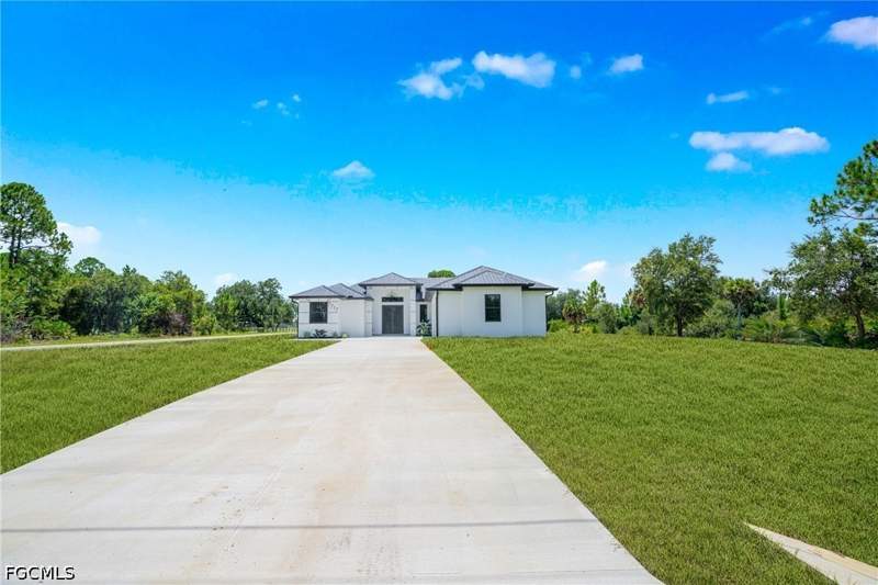 4 bedroom SingleFamilyResidence at 7717 18th Ter, Wheelers Subd, Labelle — photo 5
