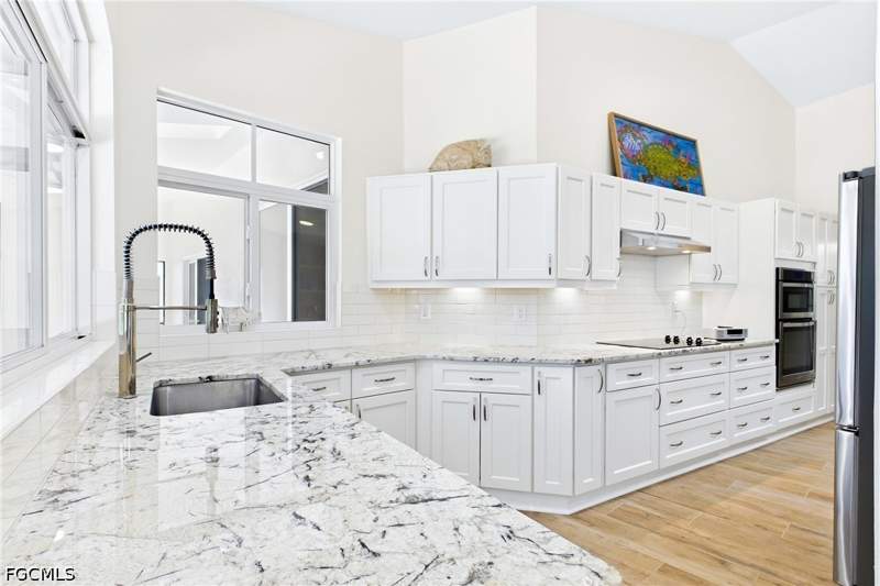 3 bedroom SingleFamilyResidence at 12441 McGregor Woods Cir, McGregor Woods, Fort Myers — photo 5