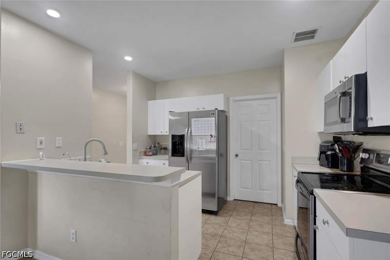 3 bedroom SingleFamilyResidence at 912 Mary Ave S, Lehigh Acres, Lehigh Acres — photo 4