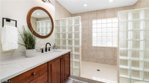 14811 Laguna Dr 202, Fort Myers FL - photo 19 of 28