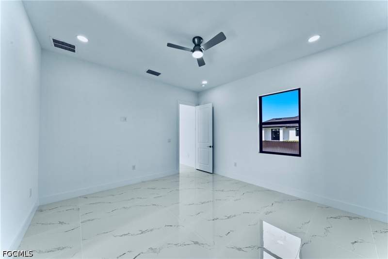 4 bedroom SingleFamilyResidence at 914 Manresa Ave S, Lehigh Acres, Lehigh Acres — photo 5
