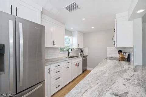 210 Dakota Ave, Fort Myers Beach FL - photo 10 of 34