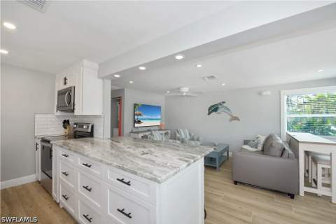 210 Dakota Ave, Fort Myers Beach FL - photo 11 of 34