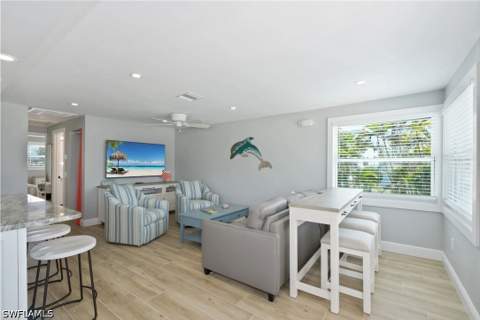 210 Dakota Ave, Fort Myers Beach FL - photo 7 of 34