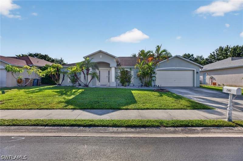 3 bedroom SingleFamilyResidence at 2502 Nature Pointe Loop, Fort Myers, Fort Myers — photo 2